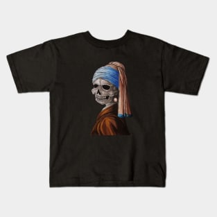 Skull with the pearl earring Kids T-Shirt